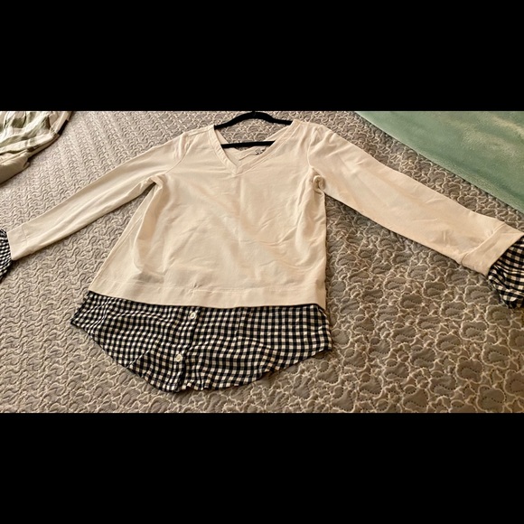 Crown & Ivy shirt Size Small - Picture 4 of 4